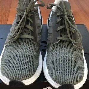Men Adidas ultra boost men size 8 olive